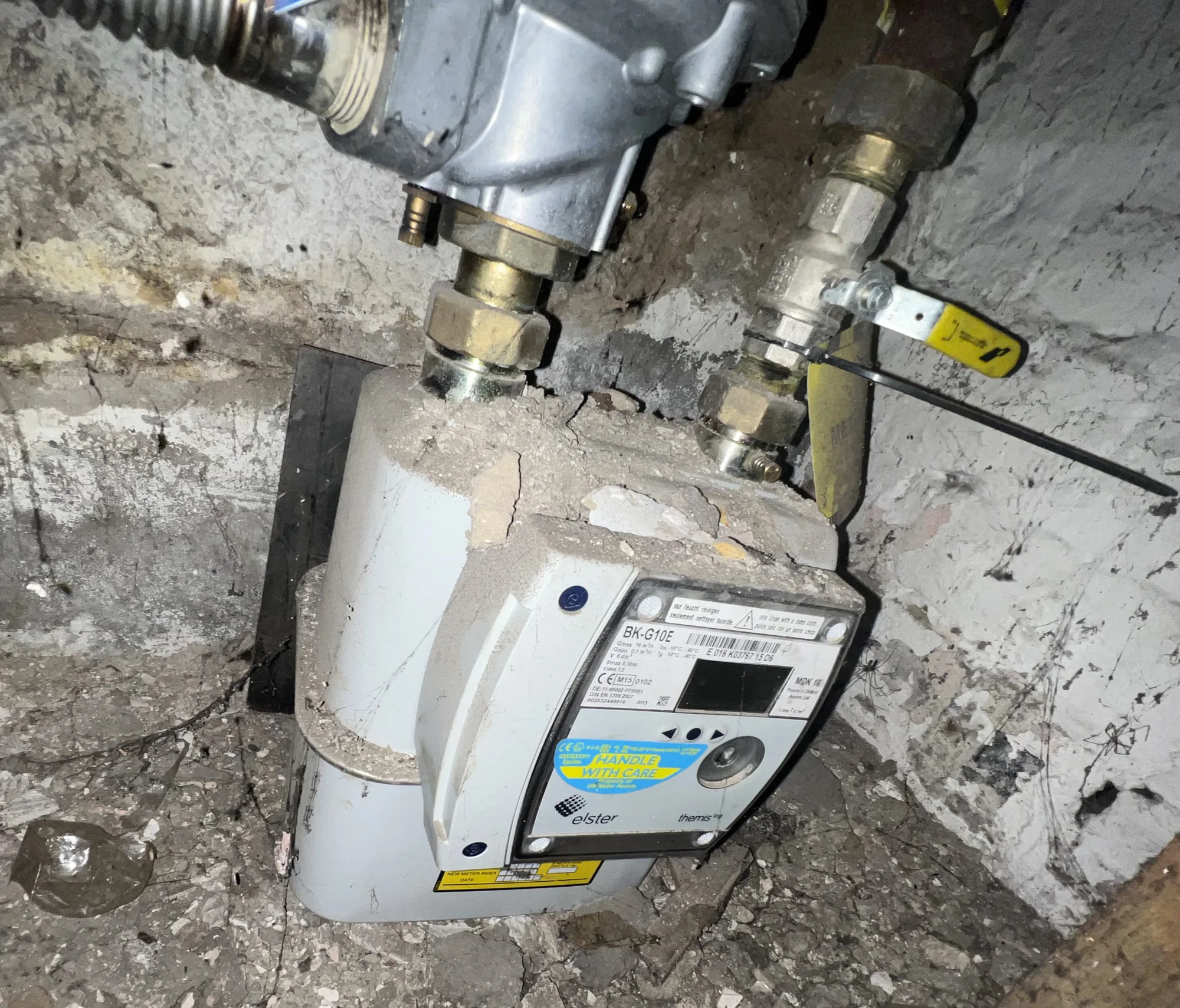 Commercial gas meter and pipework