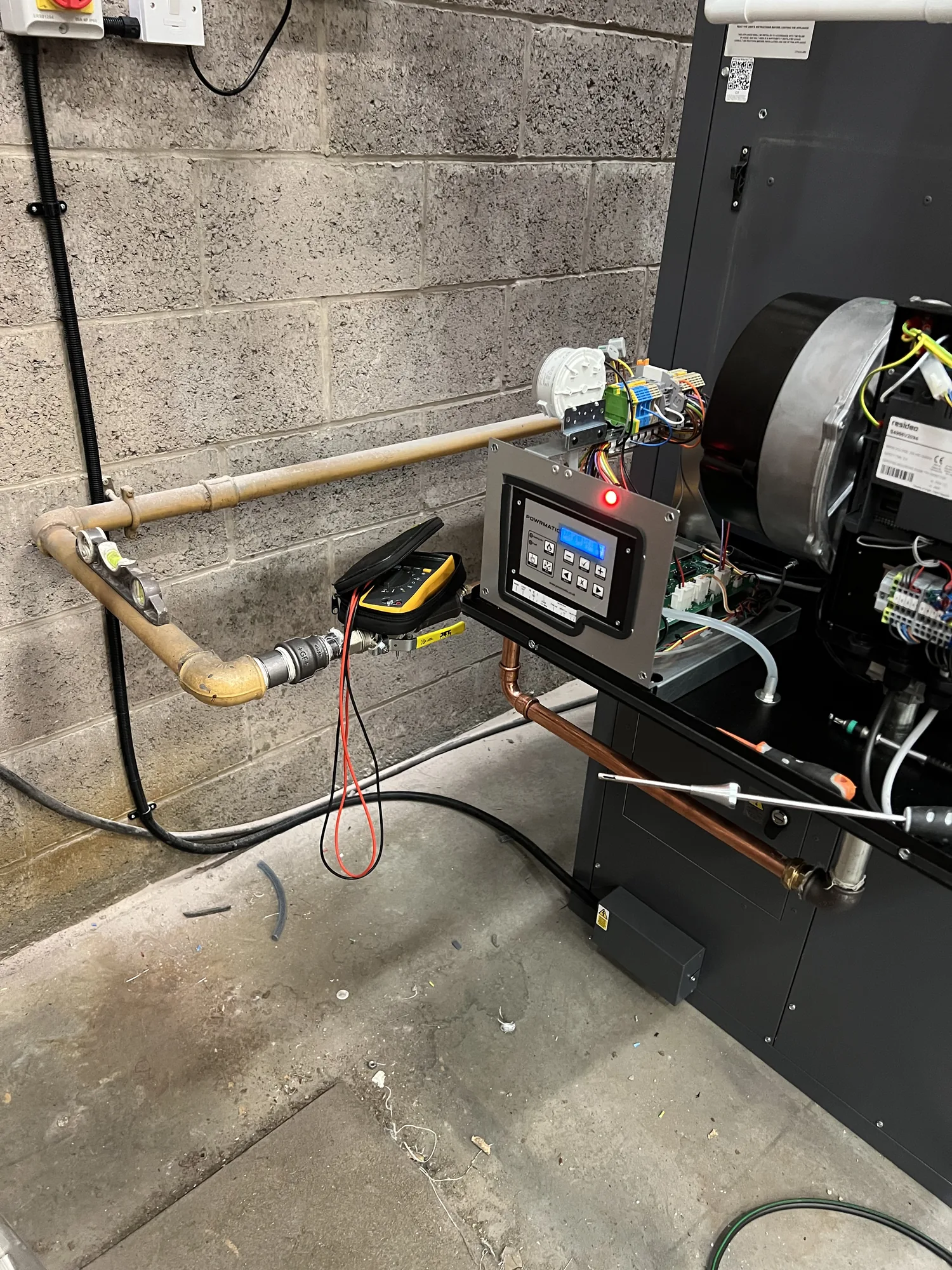 Commercial gas appliance commissioned with a flue gas analyser